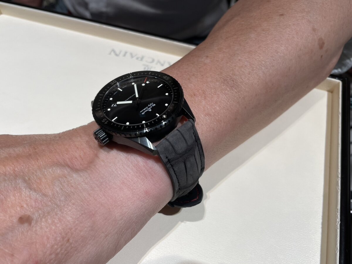 ヒルシュ オーダーストラップ】ブランパンのバチスカーフをカジュアル