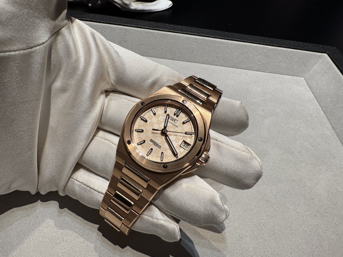 IWC 2025年新作モデル「インヂュニア・オートマティック 35」登場　サイズダウンだけでなく、シースルーバック仕様-IWC -IMG_8174