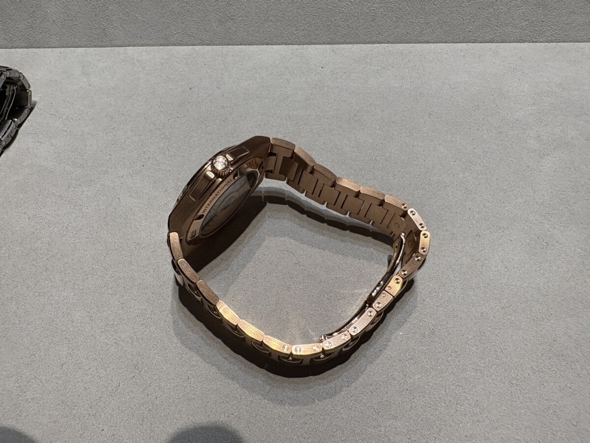 IWC 2025年新作モデル「インヂュニア・オートマティック 35」登場　サイズダウンだけでなく、シースルーバック仕様-IWC -IMG_8176