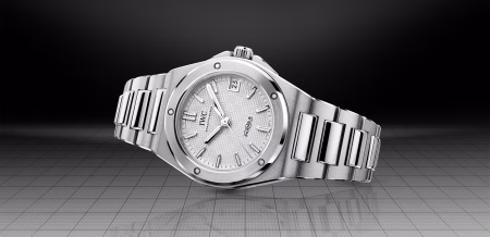 IWC 2025年新作モデル「インヂュニア・オートマティック 35」登場　サイズダウンだけでなく、シースルーバック仕様