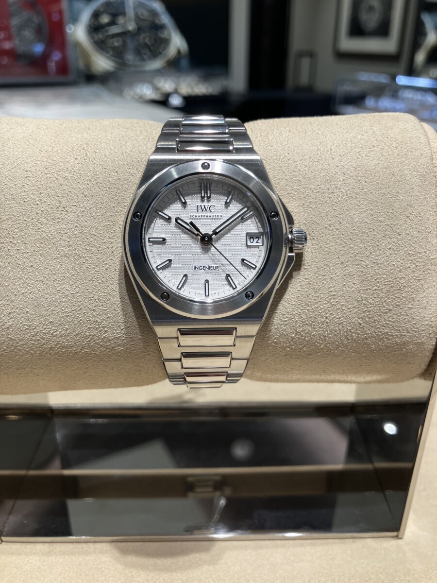 IWC 2025年新作モデル「インヂュニア・オートマティック 35」登場 サイズダウンだけでなく、シースルーバック仕様-IWC -dsdsd