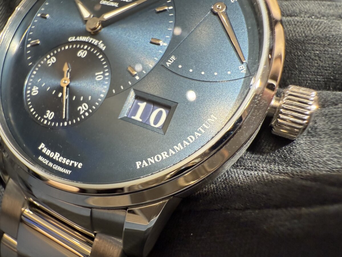 【グラスヒュッテ・オリジナル】非対称なデザインと実用的仕様「パノリザーブ」-Glashütte Original -S__62783506_0