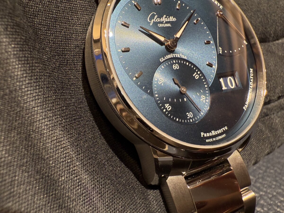 【グラスヒュッテ・オリジナル】非対称なデザインと実用的仕様「パノリザーブ」-Glashütte Original -S__62783507_0
