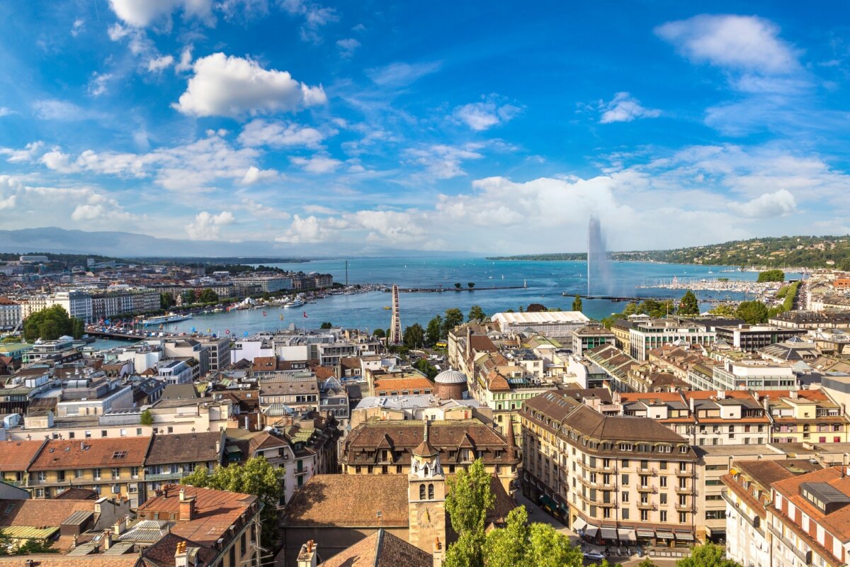 腕時計の豆知識~小さな疑問にお答えします~-スタッフつぶやき etc・・・ -Panoramic-aerial-view-of-Geneva-in-a-beautiful-summer-day-Switzerland