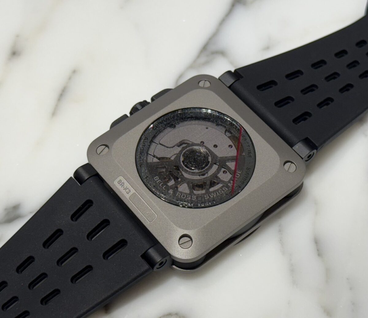 【新作情報】ベル＆ロス BR-X3 ブラックチタニウムのケースはどうなっている？-BELL&ROSS -S__141492237_0