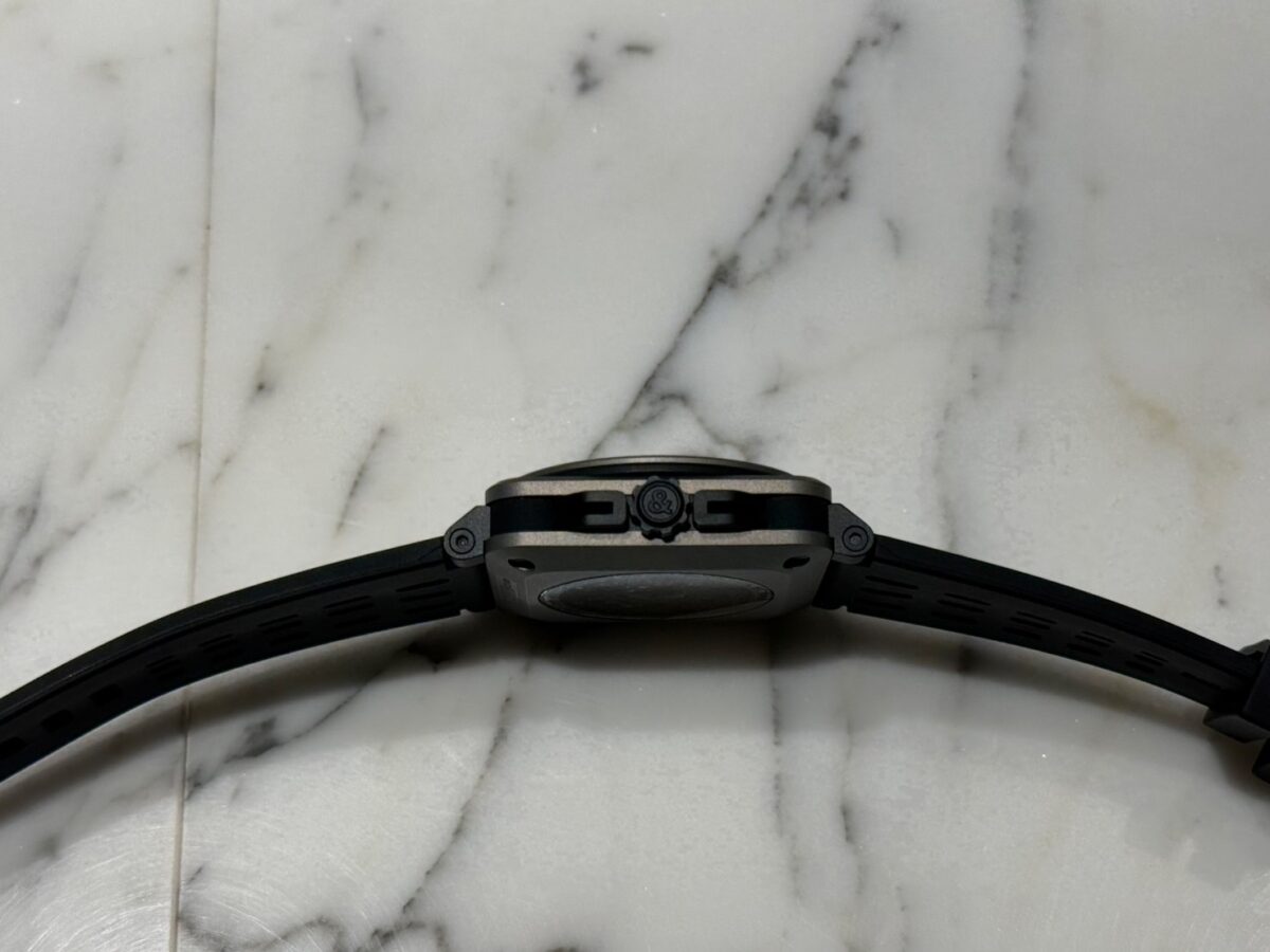 【新作情報】ベル＆ロス BR-X3 ブラックチタニウムのケースはどうなっている？-BELL&ROSS -S__141492238_0