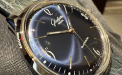 【グラスヒュッテ・オリジナル】1960年代の美的感覚を時計に再現。「シックスティーズ」