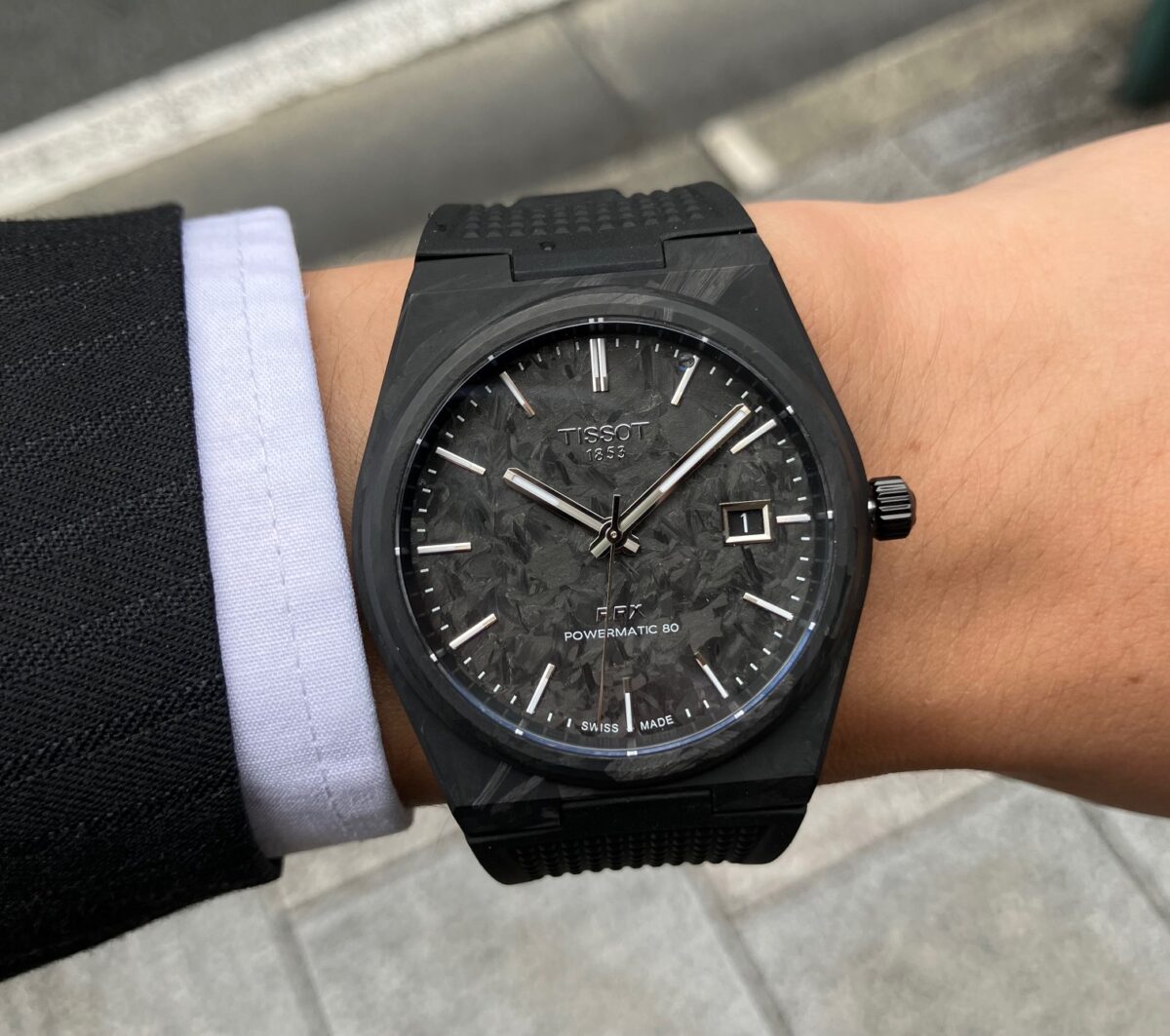 画像 【TISSOT】世界的に注目される素材を時計に採用?! ティソ PRX パワーマティック80 カーボンをご紹介-TISSOT -cjoidjoijrogijdroi