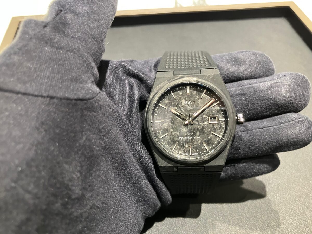 画像 【TISSOT】世界的に注目される素材を時計に採用?! ティソ PRX パワーマティック80 カーボンをご紹介-TISSOT -rrterter-2