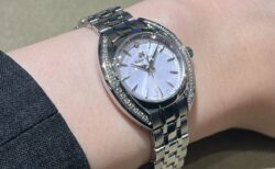 【グランドセイコー】見る度好きになる。淡藤色が美しい「STGF349」