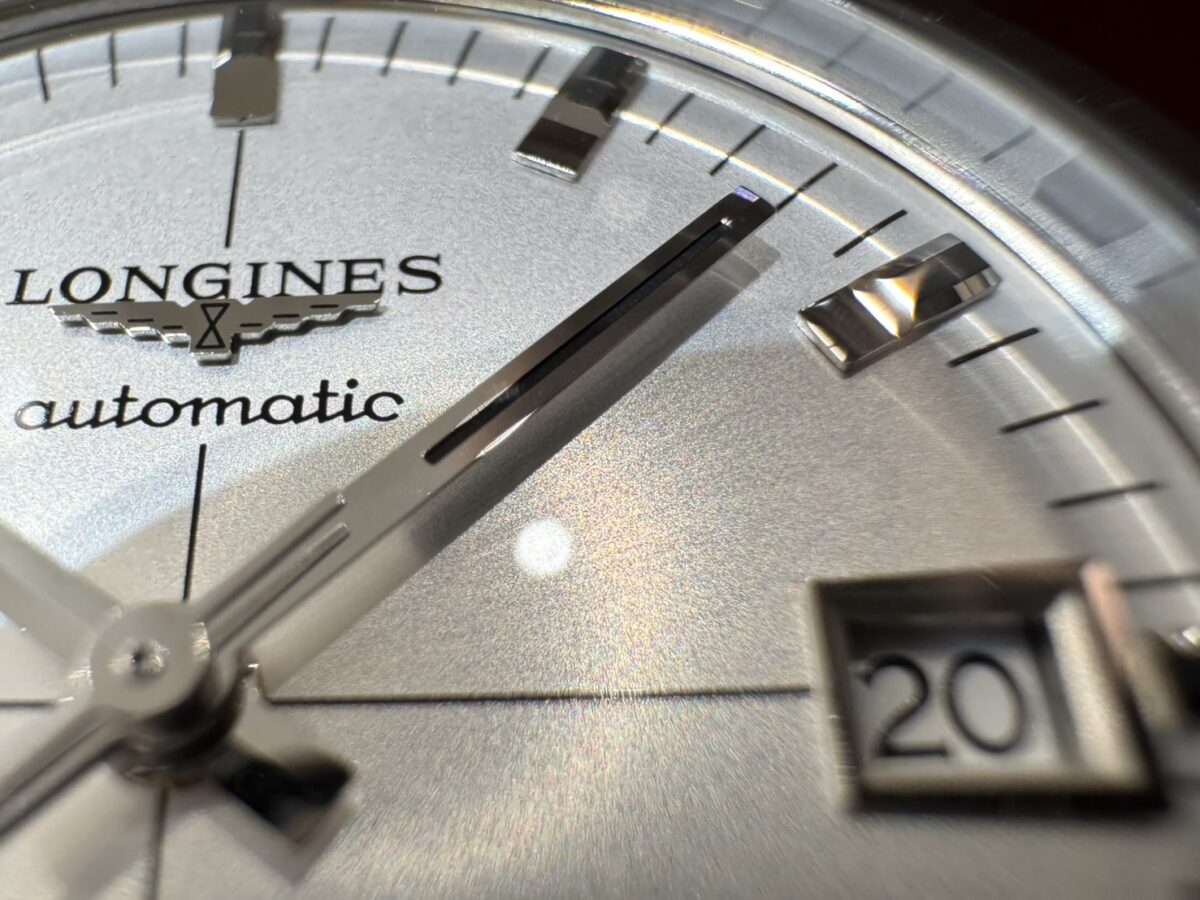 画像 【ロンジン】毎時36,000振動とシリコンヒゲゼンマイの自動巻きムーブメントを搭載した「ウルトラクロン クラシック」37mmのシンプルな新作登場-LONGINES -S__104783881_0