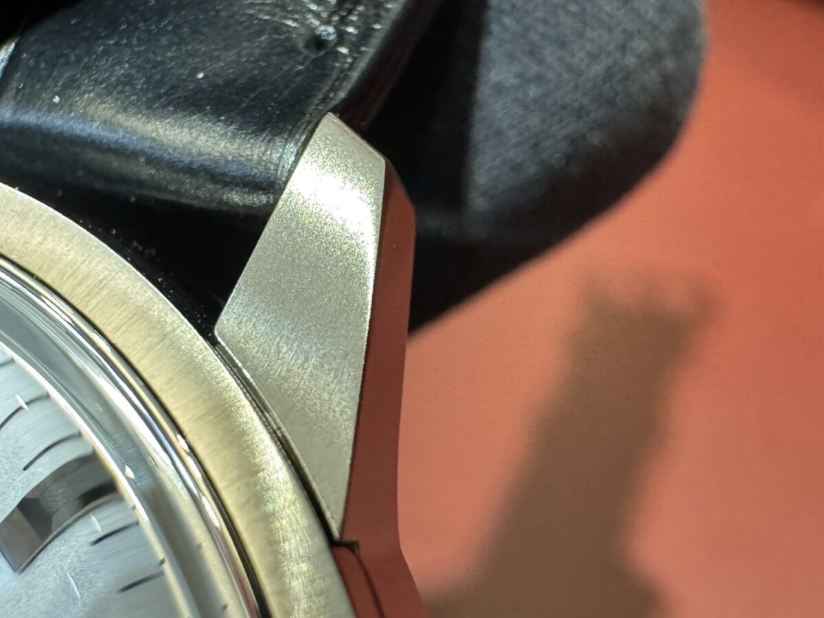 画像 【ロンジン】毎時36,000振動とシリコンヒゲゼンマイの自動巻きムーブメントを搭載した「ウルトラクロン クラシック」37mmのシンプルな新作登場-LONGINES -S__104783883_0