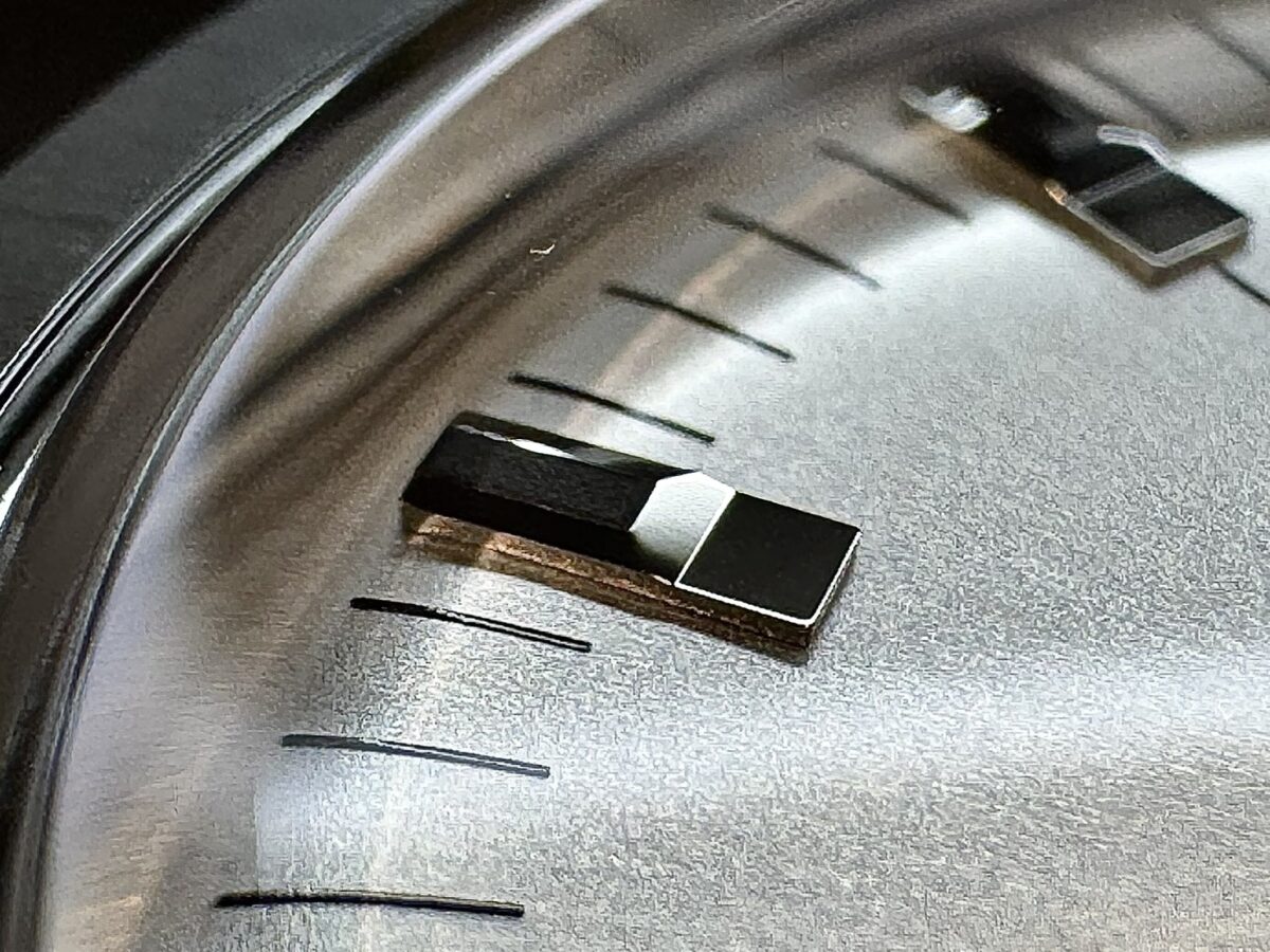 画像 【ロンジン】毎時36,000振動とシリコンヒゲゼンマイの自動巻きムーブメントを搭載した「ウルトラクロン クラシック」37mmのシンプルな新作登場-LONGINES -S__104783885_0