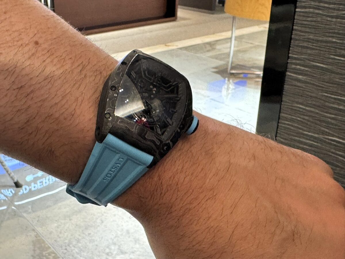 海外からお越しのお客様が愛用する<クストス>のお時計をご紹介・ブラック×マリンブルーの組み合わせがお洒落-CVSTOS oomiya京都店のお客様 -S__105127953_0