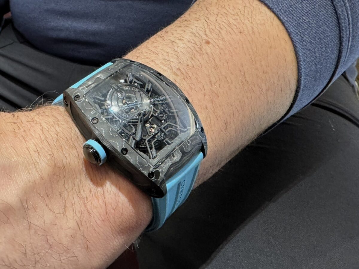 海外からお越しのお客様が愛用する<クストス>のお時計をご紹介・ブラック×マリンブルーの組み合わせがお洒落-CVSTOS oomiya京都店のお客様 -S__105127954_0