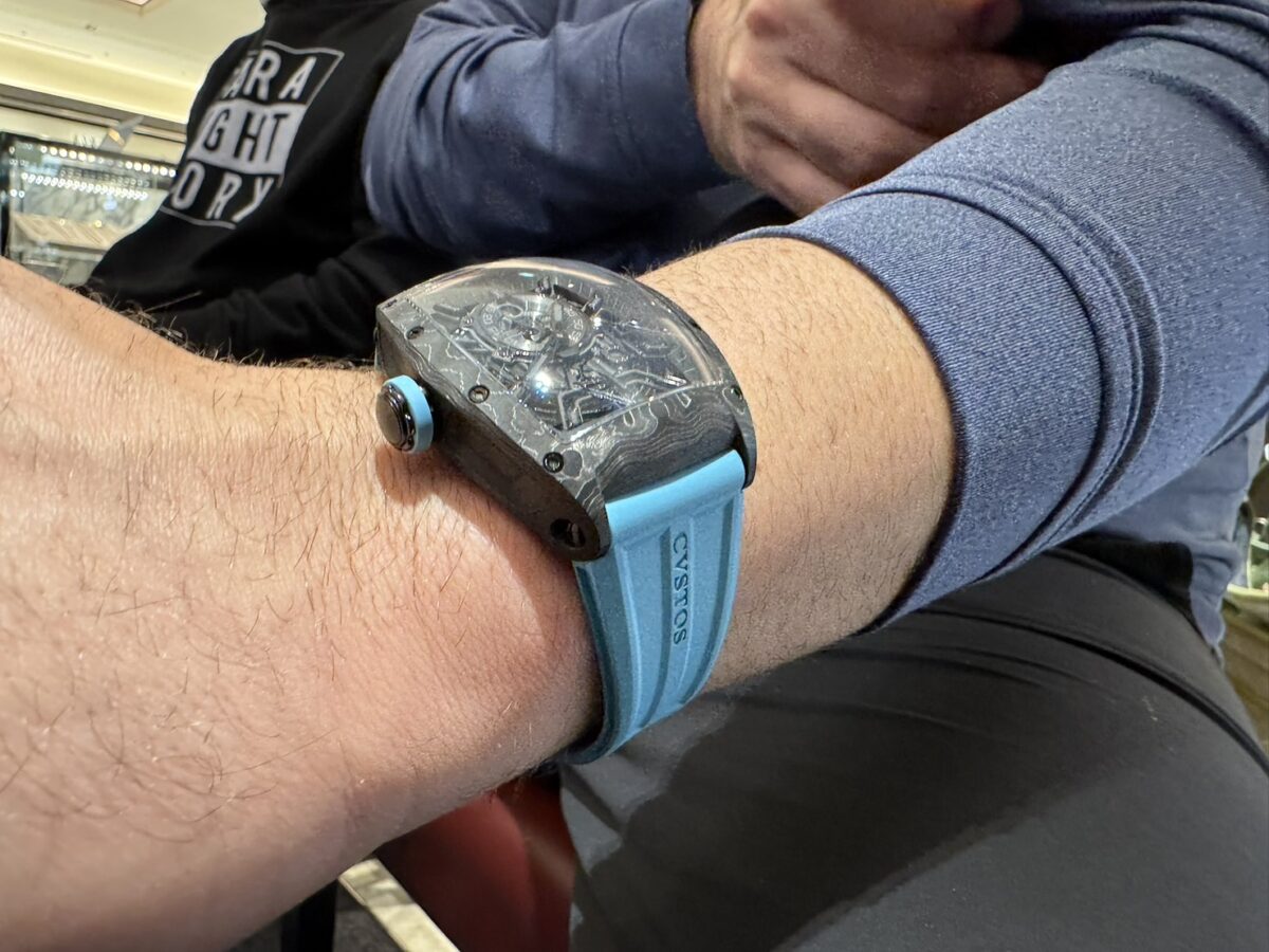 海外からお越しのお客様が愛用する<クストス>のお時計をご紹介・ブラック×マリンブルーの組み合わせがお洒落-CVSTOS oomiya京都店のお客様 -S__105127956_0