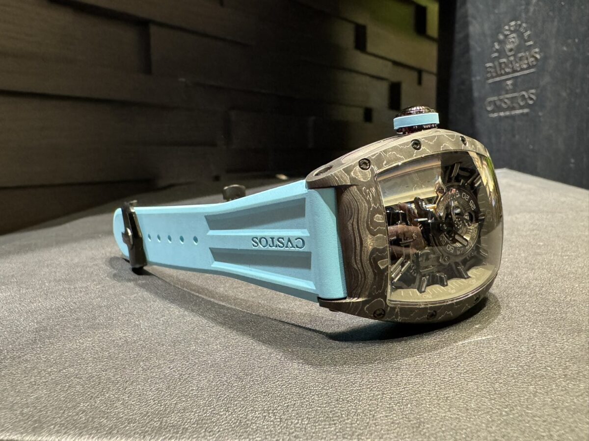 海外からお越しのお客様が愛用する<クストス>のお時計をご紹介・ブラック×マリンブルーの組み合わせがお洒落-CVSTOS oomiya京都店のお客様 -S__105127957_0