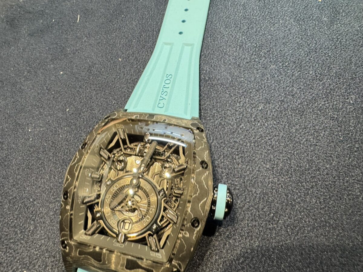 海外からお越しのお客様が愛用する<クストス>のお時計をご紹介・ブラック×マリンブルーの組み合わせがお洒落-CVSTOS oomiya京都店のお客様 -S__105127960_0