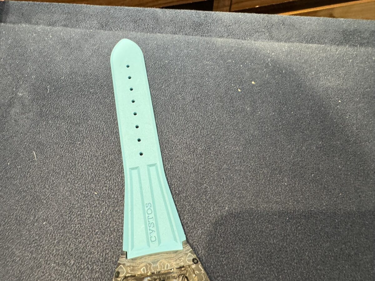 海外からお越しのお客様が愛用する<クストス>のお時計をご紹介・ブラック×マリンブルーの組み合わせがお洒落-CVSTOS oomiya京都店のお客様 -S__105127961_0