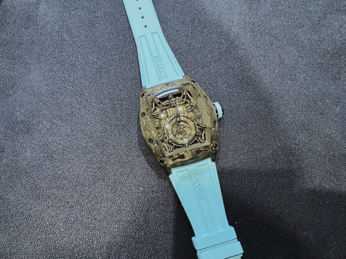 海外からお越しのお客様が愛用する<クストス>のお時計をご紹介・ブラック×マリンブルーの組み合わせがお洒落-CVSTOS oomiya京都店のお客様 -S__105127963