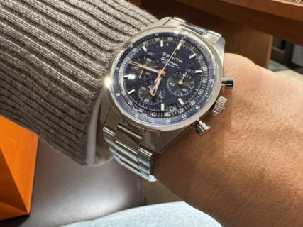 【ゼニス】日本限定「クロノマスター・オリジナル・トリプルカレンダー」アベンチュリン文字盤。ステンレススチールのブレスレットを装着したお客様のお時計を紹介。