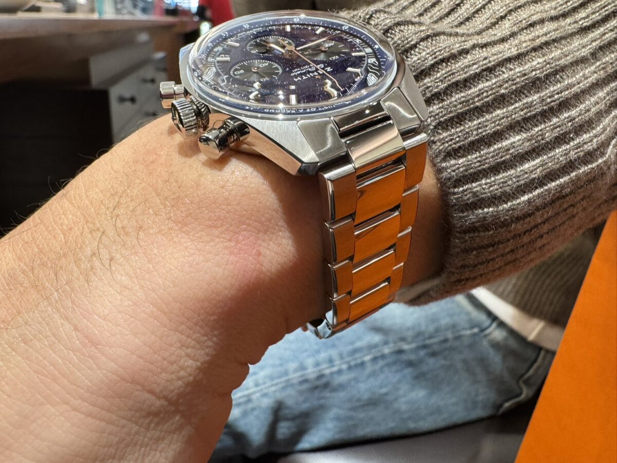 画像 【ゼニス】日本限定「クロノマスター・オリジナル・トリプルカレンダー」アベンチュリン文字盤。ステンレススチールのブレスレットを装着したお客様のお時計を紹介。-ZENITH -S__105127968_0
