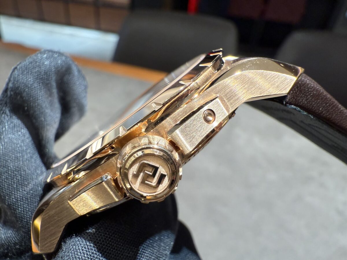 画像 【新作入荷】2025年新作「バイレトログラード カレンダー」実機レビュー「ロジェ・デュブイ」-ROGER DUBUIS -S__6471687_0