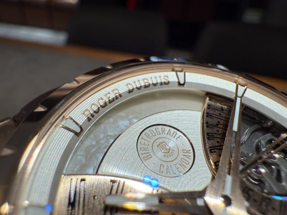画像 【新作入荷】2025年新作「バイレトログラード カレンダー」実機レビュー「ロジェ・デュブイ」-ROGER DUBUIS -S__6471689_0
