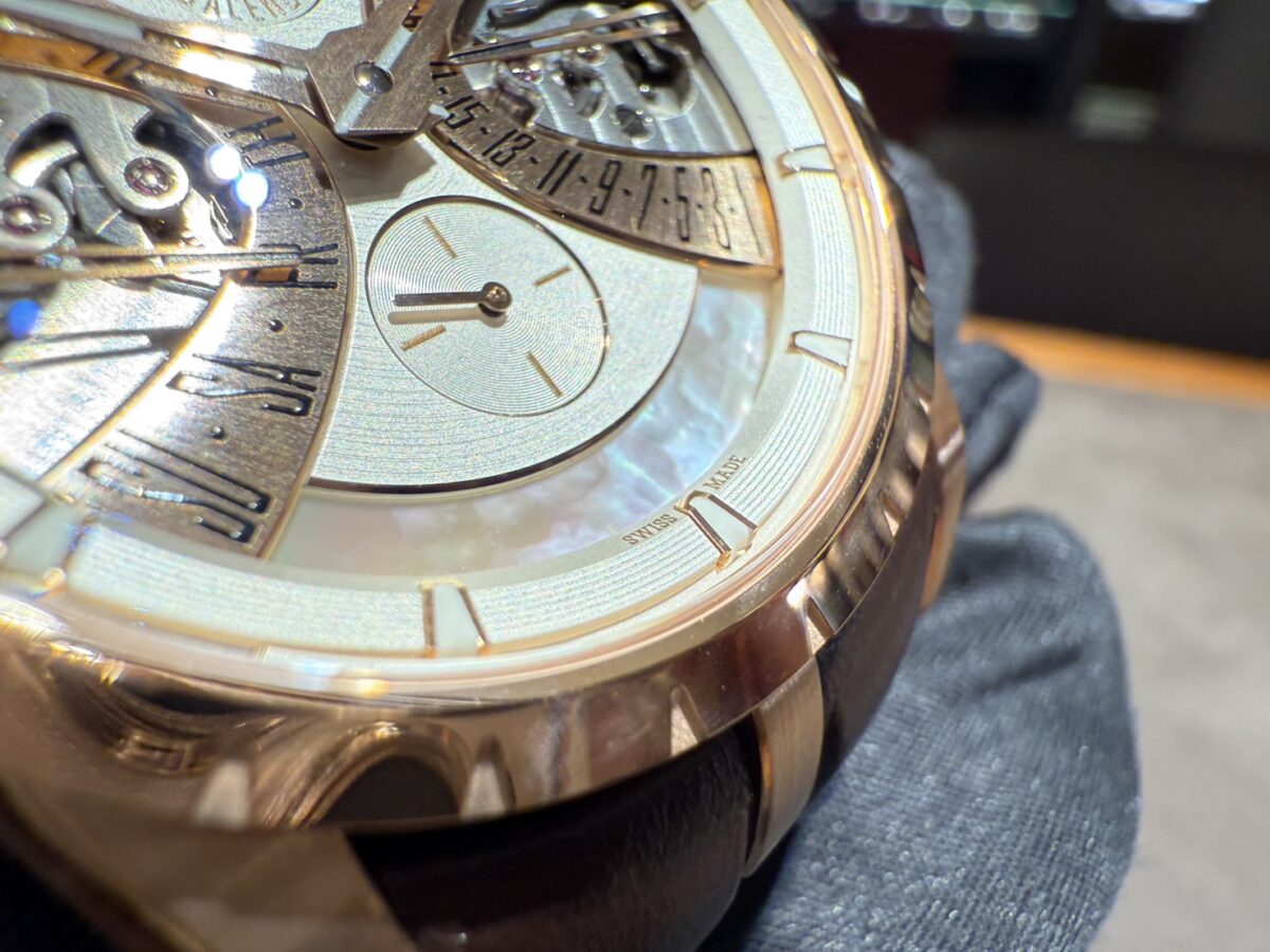 画像 【新作入荷】2025年新作「バイレトログラード カレンダー」実機レビュー「ロジェ・デュブイ」-ROGER DUBUIS -S__6471690_0