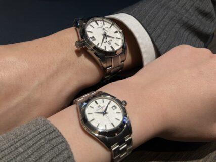 【グランドセイコー】お揃い以上の価値を。2人の日常を凛と引き締める「雪白」リンクコーデ – SBGA211・STGF359 –