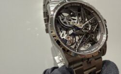 【ロジェ・デュブイ】唯一無二の存在感。「エクスカリバー オートマティック スケルトン」