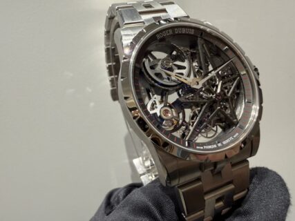 【ロジェ・デュブイ】唯一無二の存在感。「エクスカリバー オートマティック スケルトン」