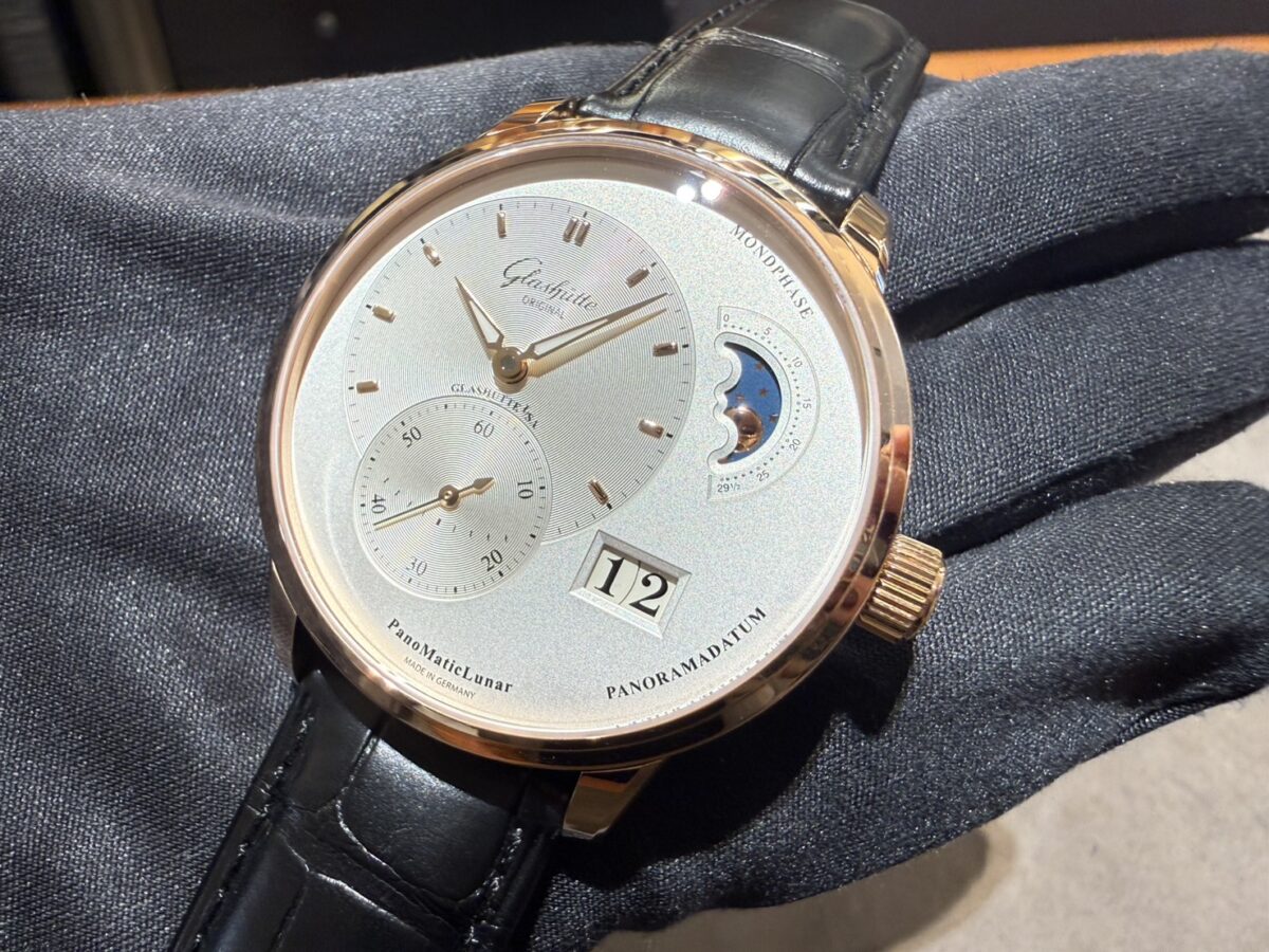 【グラスヒュッテ・オリジナル】実物でこそ伝わる金無垢の魅力。「パノマティックルナ」-Glashütte Original -S__7217161_0