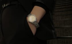静かな美しさを腕元に輝く大人の女性の日常ラグジュアリー、なぜか毎日IW657601を選んでしまう理由とは？　