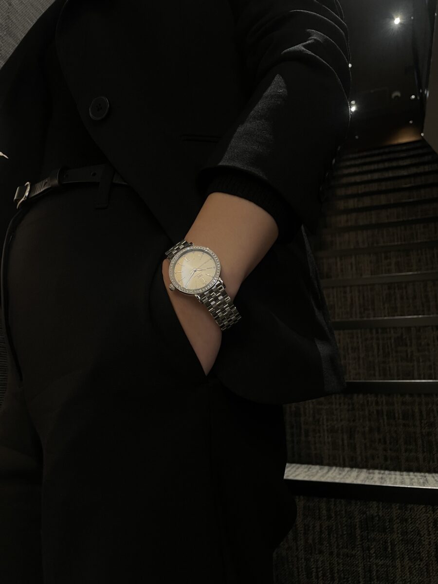 静かな美しさを腕元に輝く大人の女性の日常ラグジュアリー、なぜか毎日IW657601を選んでしまう理由とは？　-IWC etc・・・ -08BFD53A-35B8-4CC4-A23D-957F05EC5477