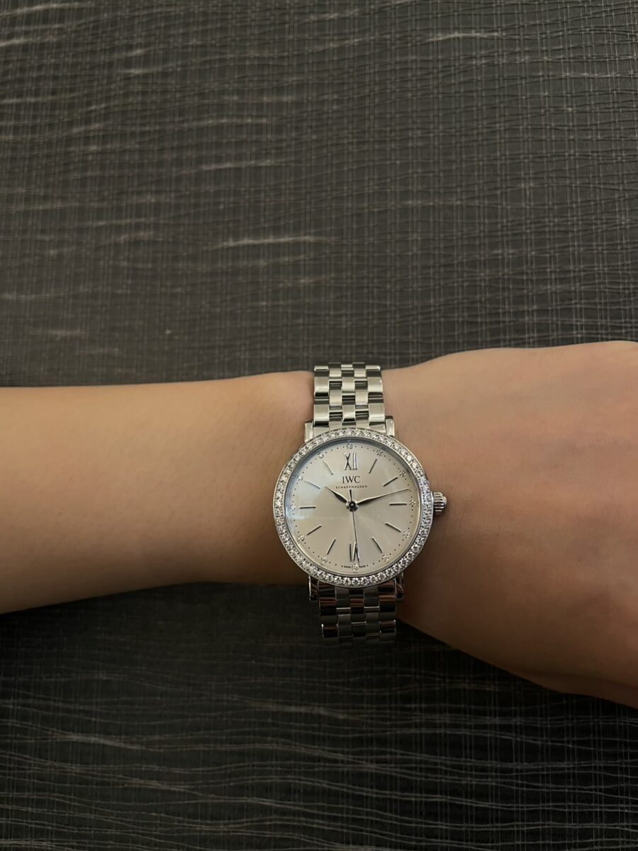静かな美しさを腕元に輝く大人の女性の日常ラグジュアリー、なぜか毎日IW657601を選んでしまう理由とは？　-IWC etc・・・ -S__7962649_0-1
