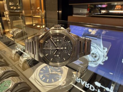 【ジラール・ぺルゴ/再入荷情報】腕に乗せた瞬間わかる、チタンの違い。「ロレアート クロノグラフ Ti49」