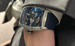 【世界限定55本】クストス20周年記念！テニス界の巨星と共鳴する「ハチャノフ」モデルのデザイン美に迫る