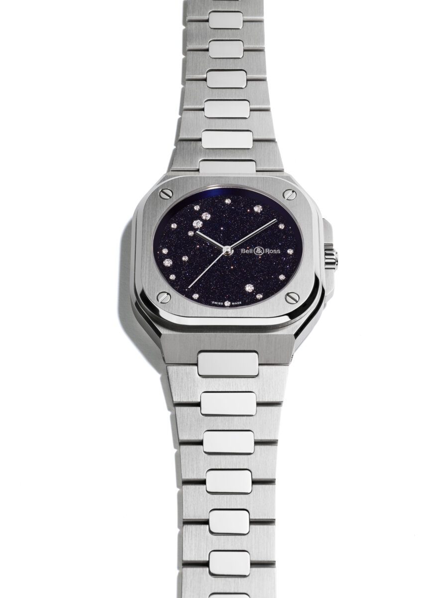 画像 ベル&ロス 2026年新作 昨年の“アストロ”に続くアベンチュリン文字盤を使用した 「BR-05 36mm ブルー ダイヤモンド イーグル」発表-BELL&ROSS -P49-BR-001-BR05-36MM-DIAMOND-PERS