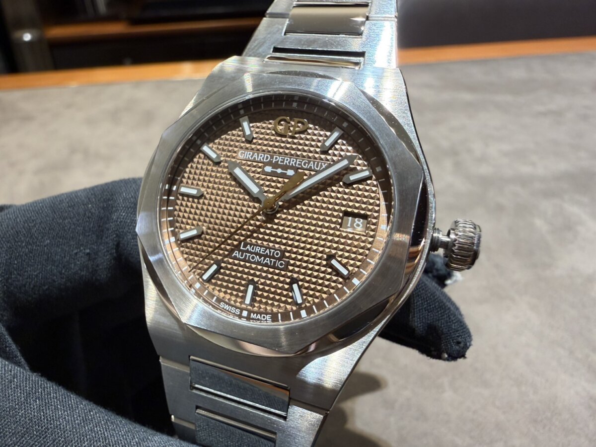 【ジラール・ペルゴ】ブラックでもブルーでもない。“コッパー文字盤”のロレアートが魅せる個性「ロレアート 38MM コッパ―」-GIRARD-PERREGAUX -S__8912921_0