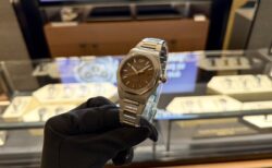 【ジラール・ペルゴ】ブラックでもブルーでもない。“コッパー文字盤”のロレアートが魅せる個性「ロレアート 38MM コッパ―」