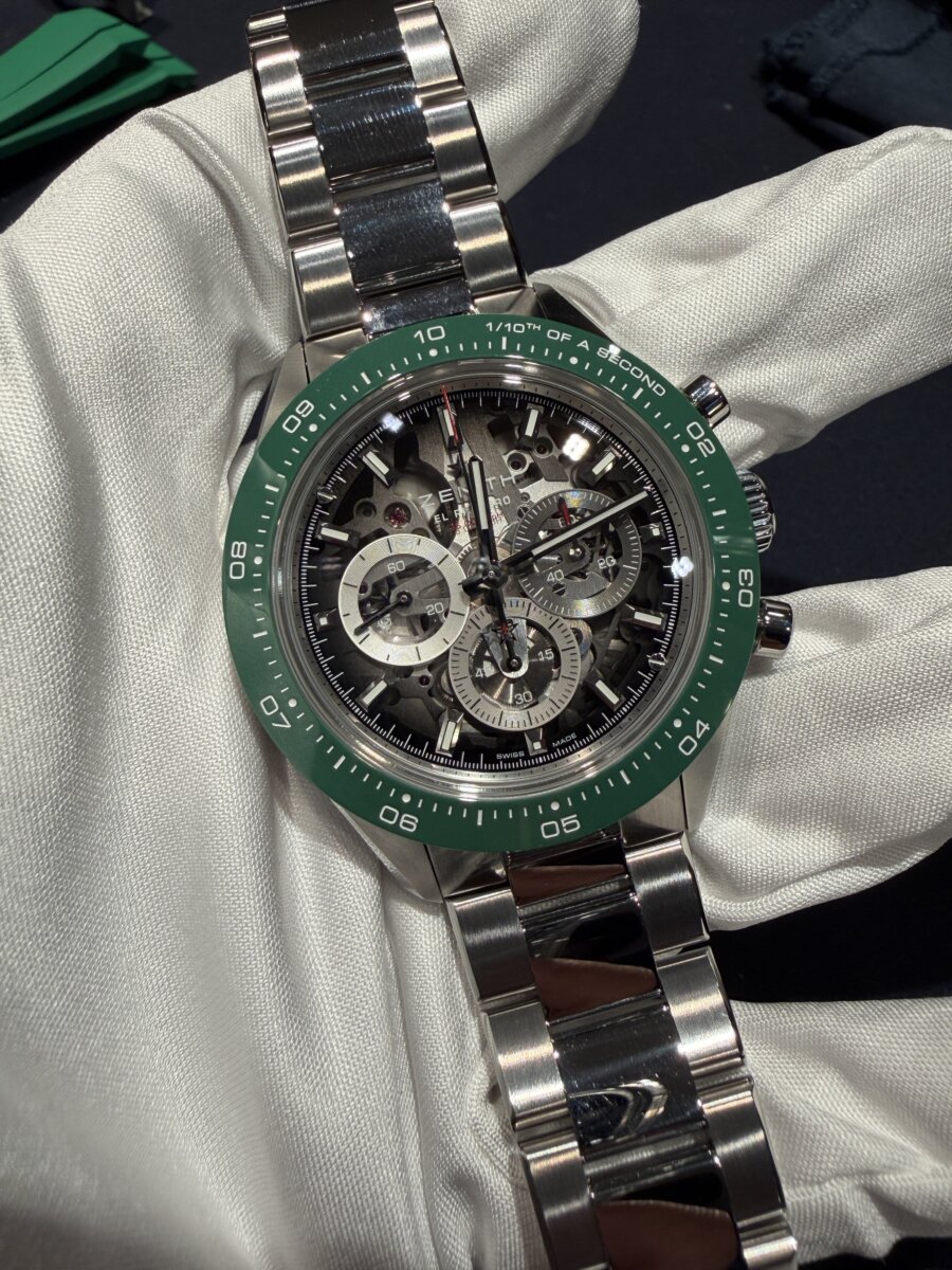 【ゼニス 2026年新作】「クロノマスター スポーツ スケルトン」文字盤カラーに合わせたラバーストラップとフォールディングバックルも付属。ブレスレットのクラスプは容易に微調整可能。-ZENITH -20260415_132909696_iOS