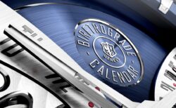 【ロジェ・デュブイ 2026年新作】待望のステンレススティールモデルが登場「エクスカリバー バイレトログラード カレンダー」