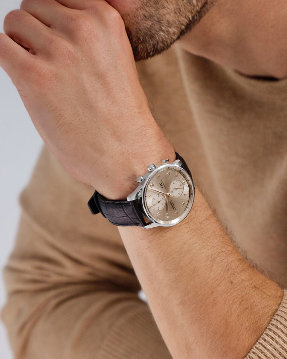 【IWC】2024年に発表されたものの店頭に並ばず２年...ようやく入荷「ポルトギーゼ・クロノグラフ」“デューン”　※動画あり-Glashütte Original -FY25_IW371624_Portugieser_Chronograph-1