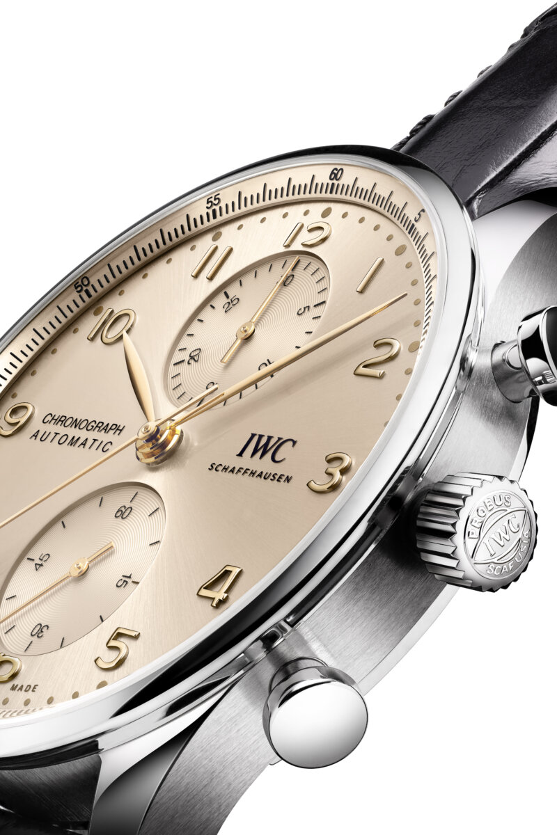 【IWC】2024年に発表されたものの店頭に並ばず２年...ようやく入荷「ポルトギーゼ・クロノグラフ」“デューン”　※動画あり-Glashütte Original -IW371624_46x70cm_300dpi_sRGB-copy