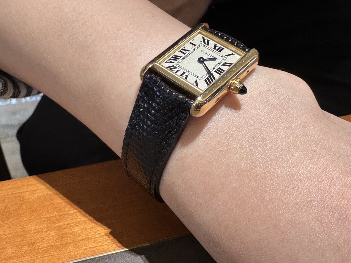 【お客様の時計紹介】カルティエ / タンク ルイ 用の裏素材にラバーを使用した夏仕様のジャン・ルソーオーダーストラップ-カルティエ用 ジャン・ルソー オーダーストラップ -IMG_5360