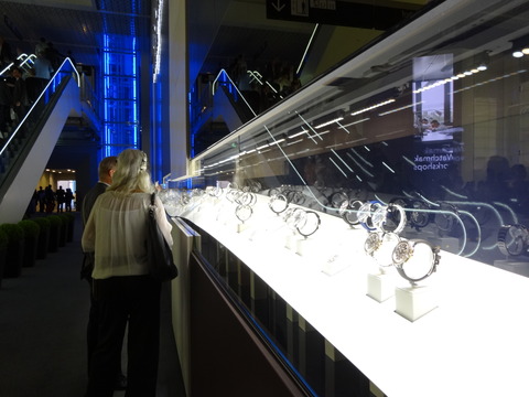 BASEL WORLDの雰囲気を体感下さい。。-〉BASELWORLD -bb3c5274-s