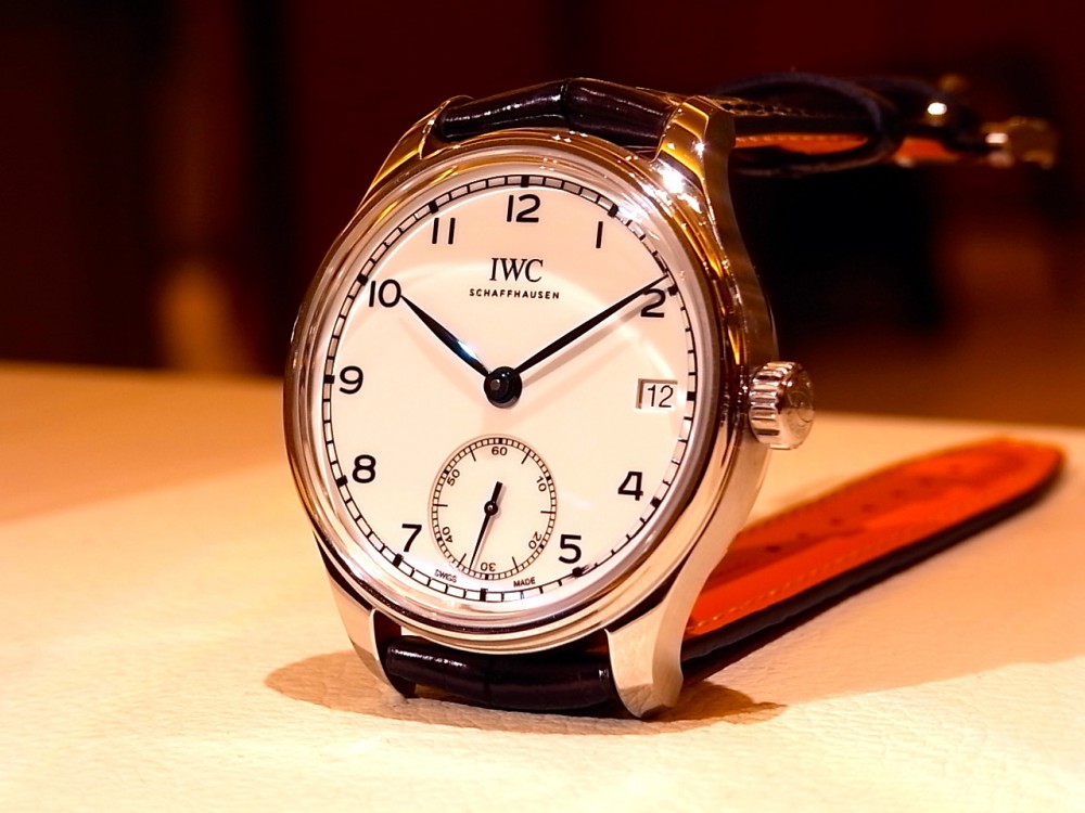 IWC 美しいホワイトラッカー文字盤にジュビリーコレクションの特徴的な