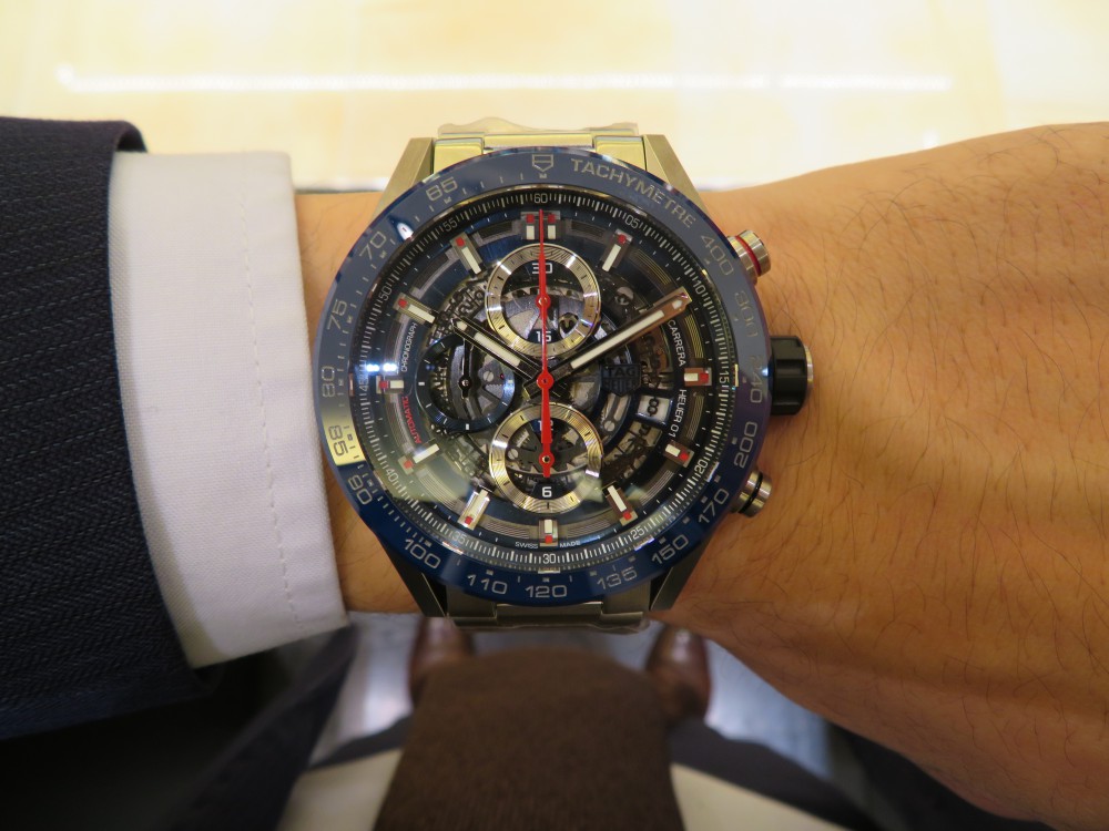 鮮やかなブルーが目を惹く！タグホイヤー「カレラ キャリバー ホイヤー