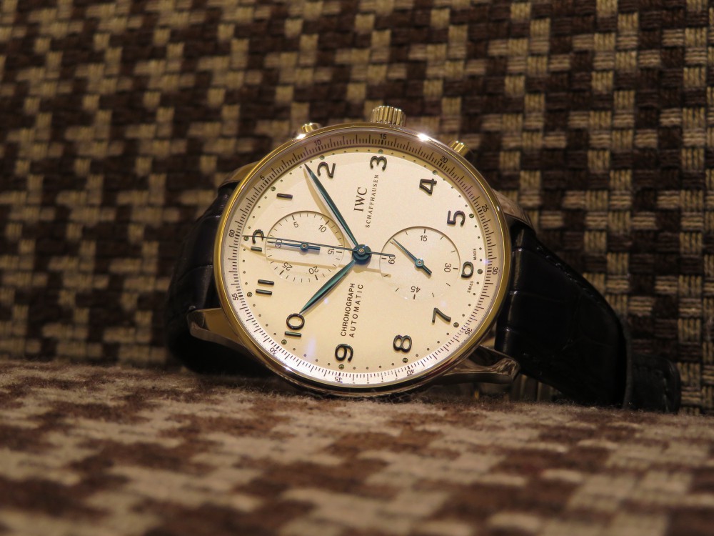 IWC シルバーダイアルにブルーの針がオシャレ！ポルトギーゼ・クロノ